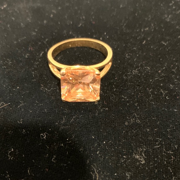 Source Unknown Jewelry - Emerald cut lab created topaz 3.5 ct on gold tone band high end cocktail  Ring
